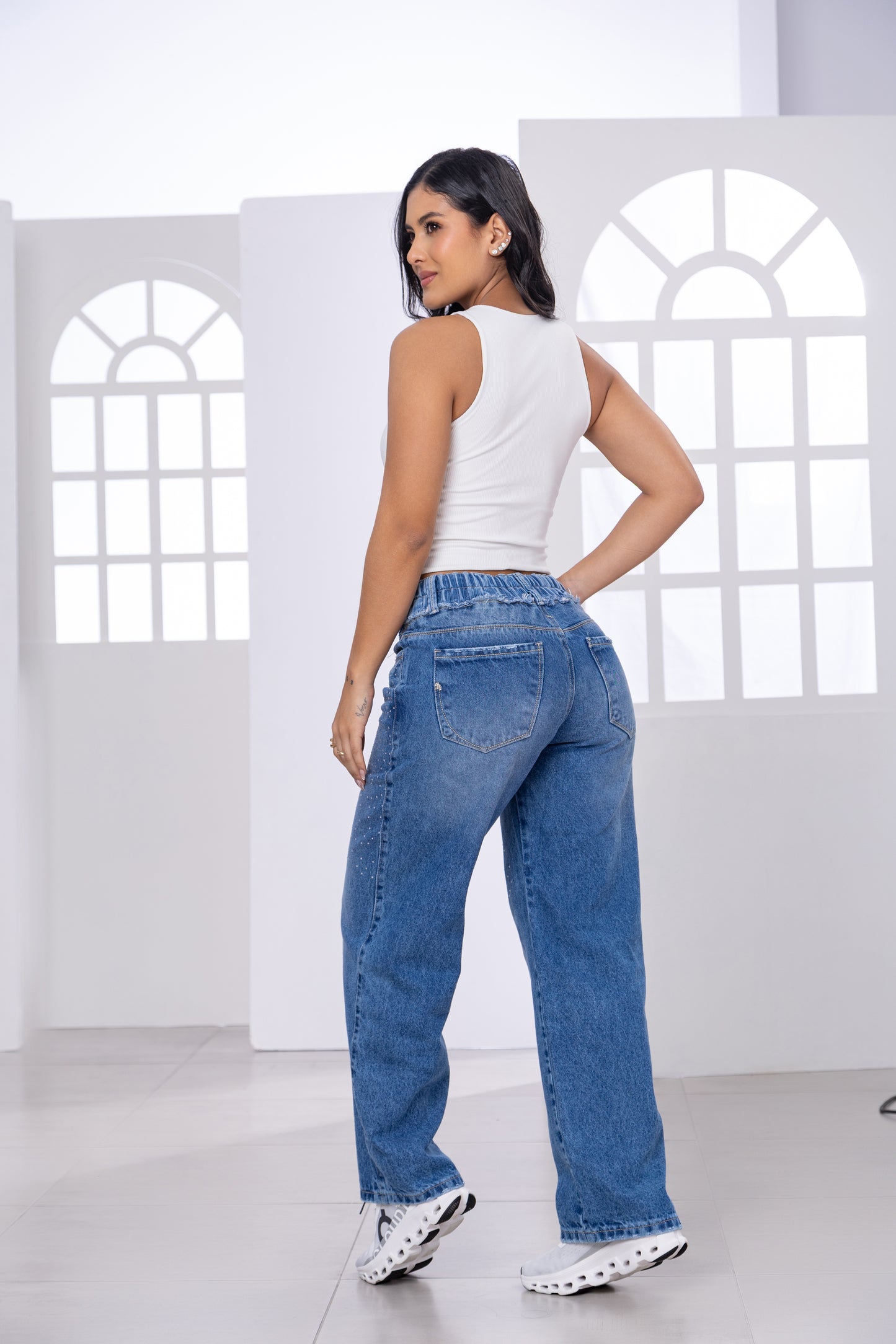 JEAN WIDE LEG CON BRILLOS