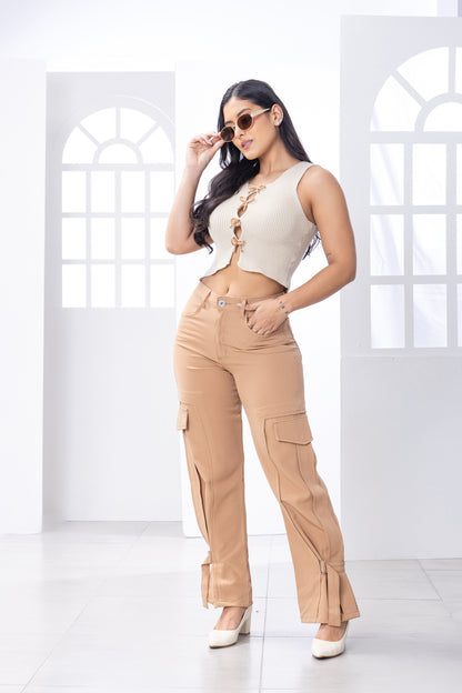 PANTALÓN CARGO CON ABERTURAS AJUSTABLES