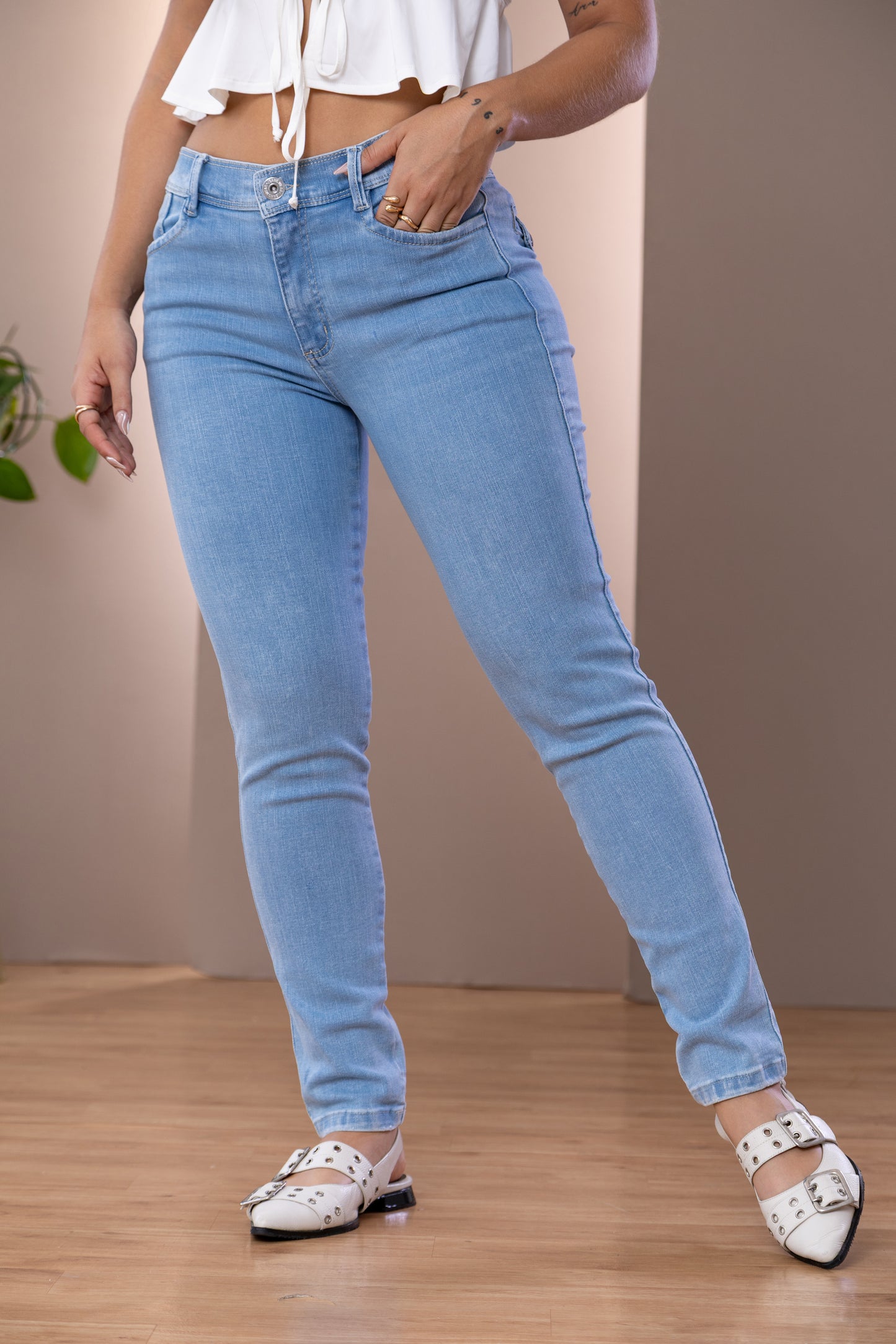 SKINNY JEANS CON REALCE