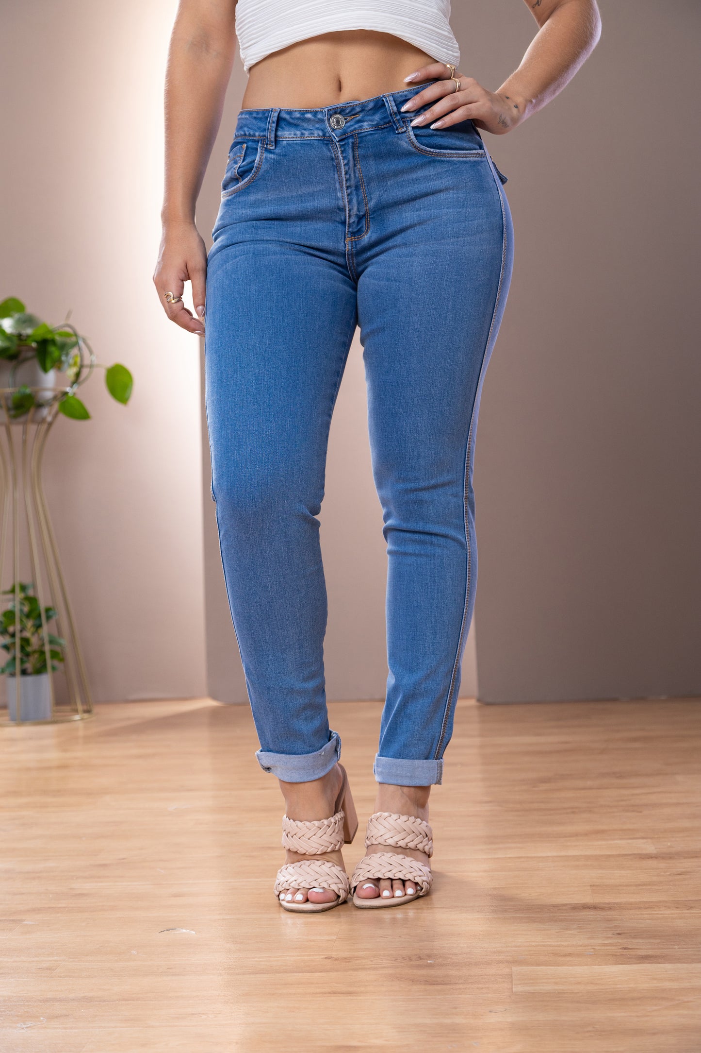 JEAN CON DOBLADILLO EN EL TOBILLO