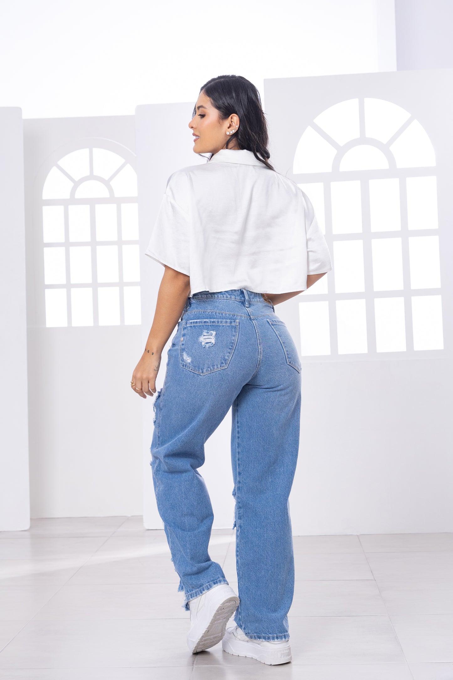 JEAN CON ENCAJE EN DESGASTES